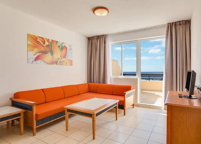 Palm Garden In Front Of The 아파트 *