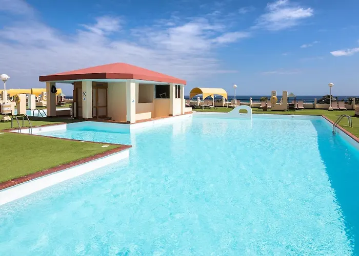 아파트 Palm Garden In Front Of The *