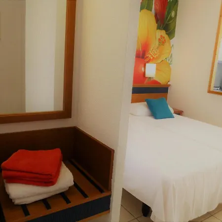 Palm Garden In Front Of The アパート *